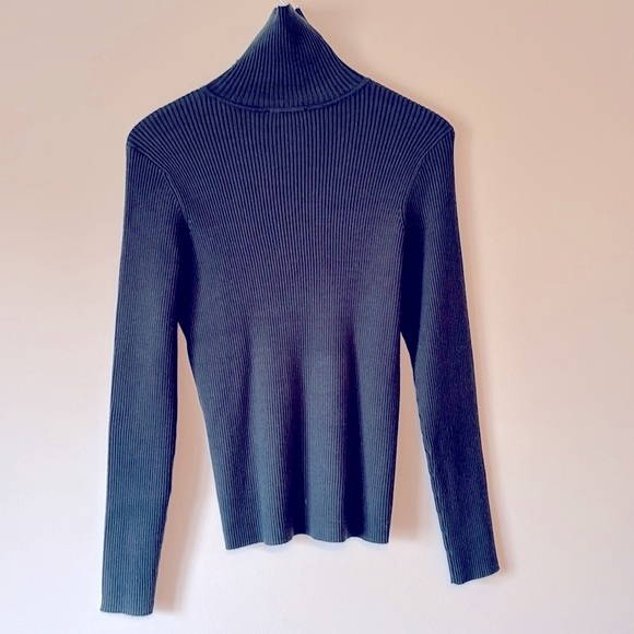 Express Ribbed Turtleneck Sweater NWT - Picture 2 of 6